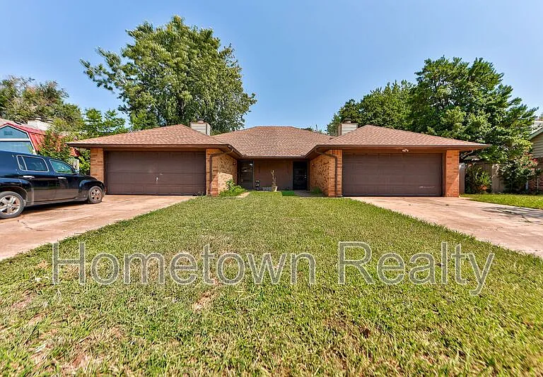 1713 Hillcrest Dr — Photo 1