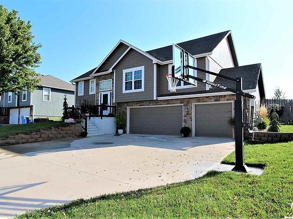 2nd image of 227 S Whilshire Dr
