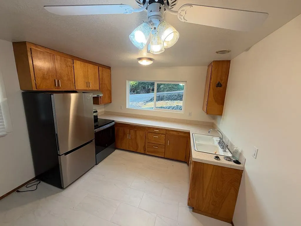 2747 NE Gordon Ave — Photo 4