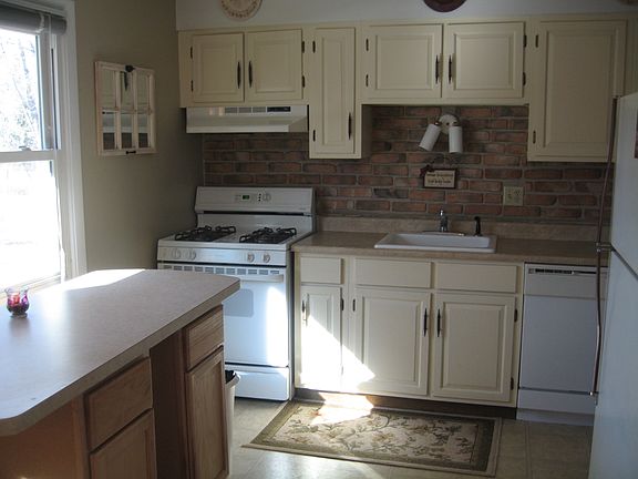 2nd image of 52 Bayberry Dr