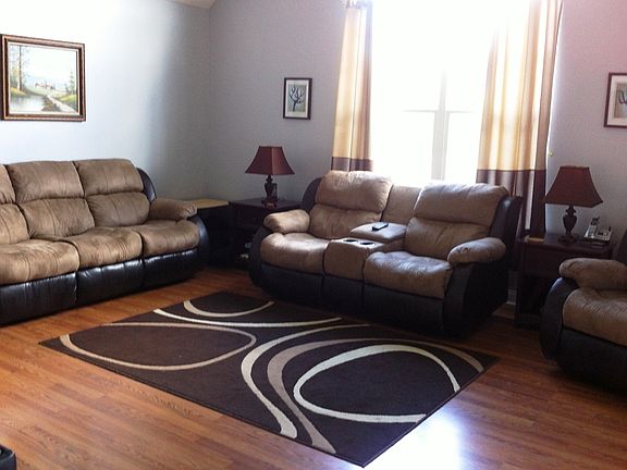 4th image of 908 Birch Ct