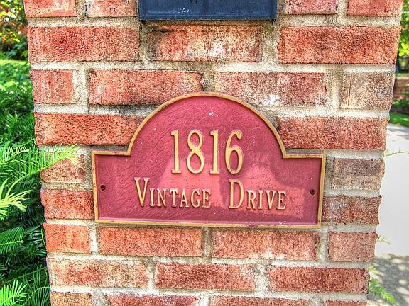 3rd image of 1816 Vintage Dr