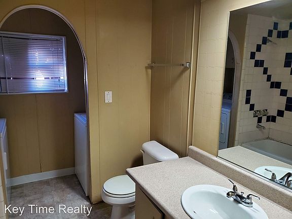 5th image of 1715 Lynn Dr