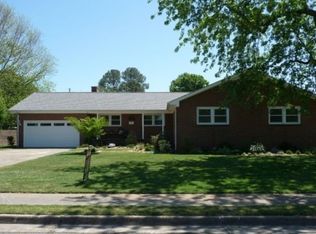 308 Woodside Dr, Hampton, VA 23669