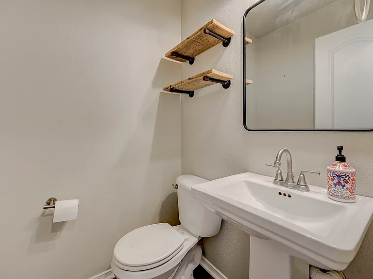 835 Ridgebury Pl — Photo 4