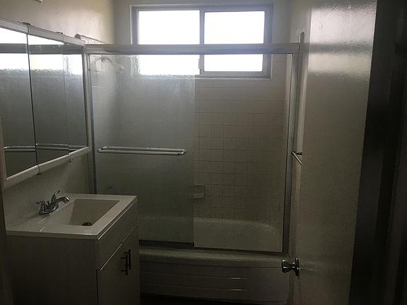 4th image of 7323 Willoughby Ave #14