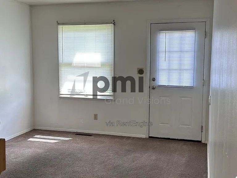 1616 University Dr — Photo 5