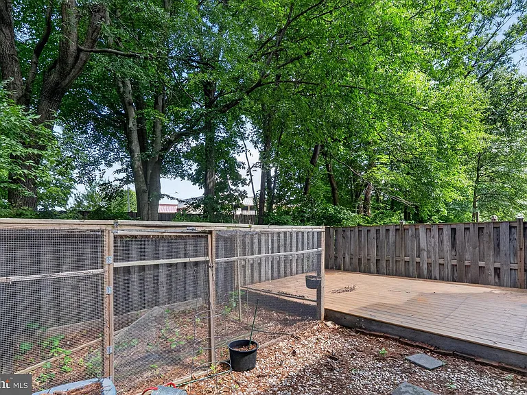 9821 Owens Ct — Photo 6