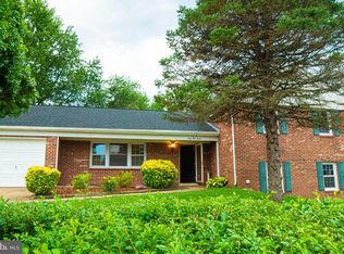 4530 Briarton Dr, Chantilly, VA 20151