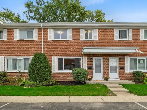 1142 N Boxwood Dr #B, Mount Prospect, IL 60056