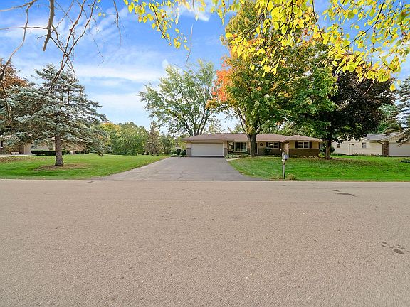 3rd image of 5671 Dorchester Dr