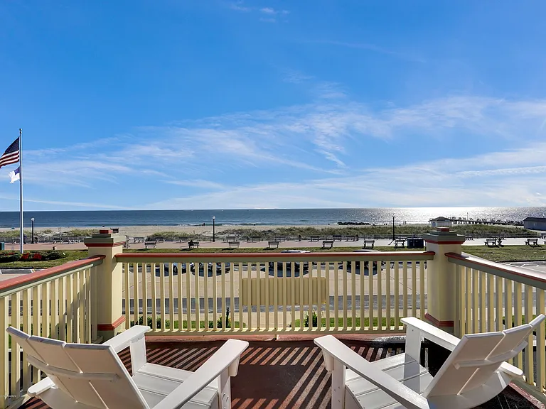 19 Ocean Ave — Photo 33