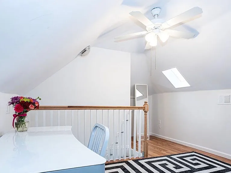610 1/2 E Victory Dr #1/2 — Photo 4
