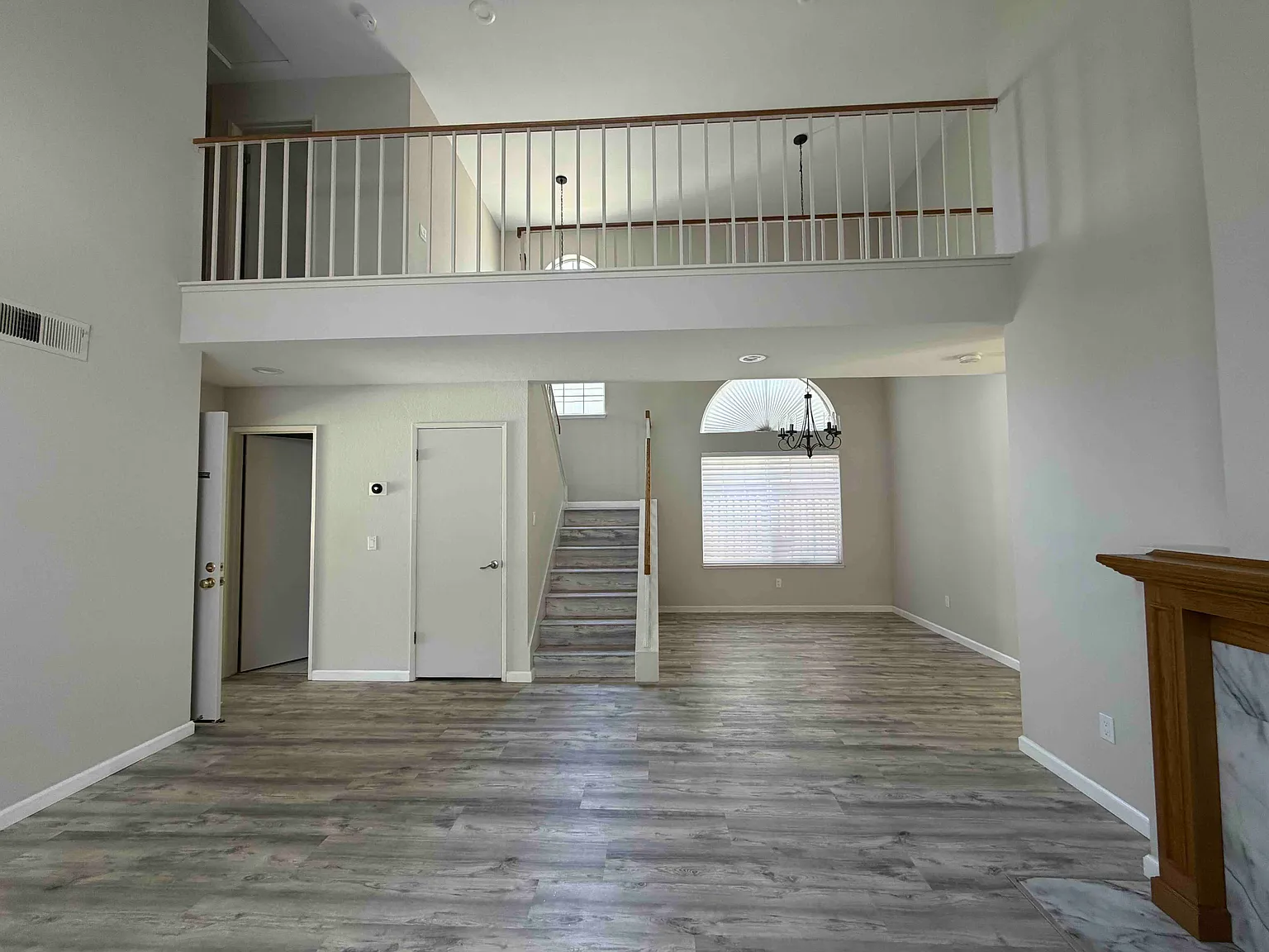 3 bed, 2.5 bath, 1651 sqft, $4,500 — Photo 2