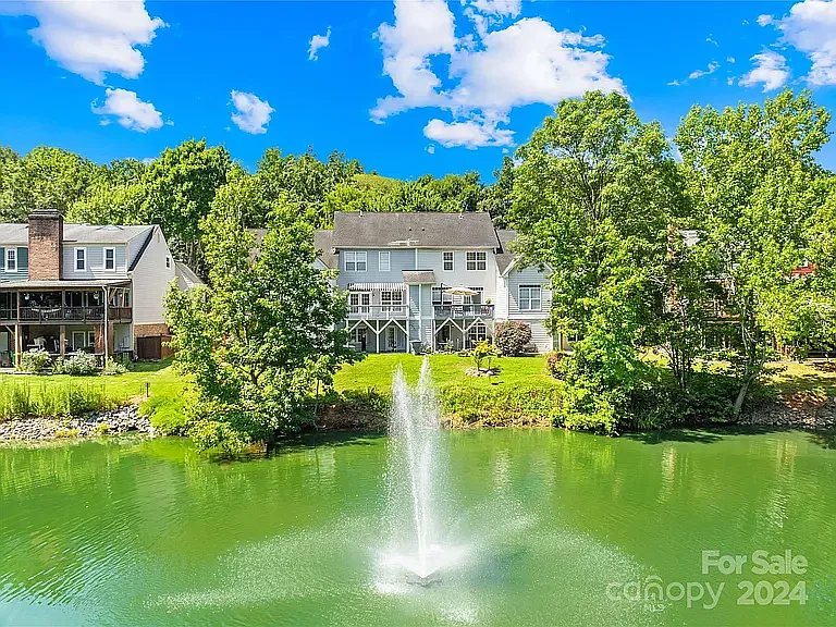 3 bed, 3.5 bath, 2087 sqft, $2,799 — Photo 2