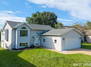 3064 Beckie Dr SW, Wyoming, MI 49418