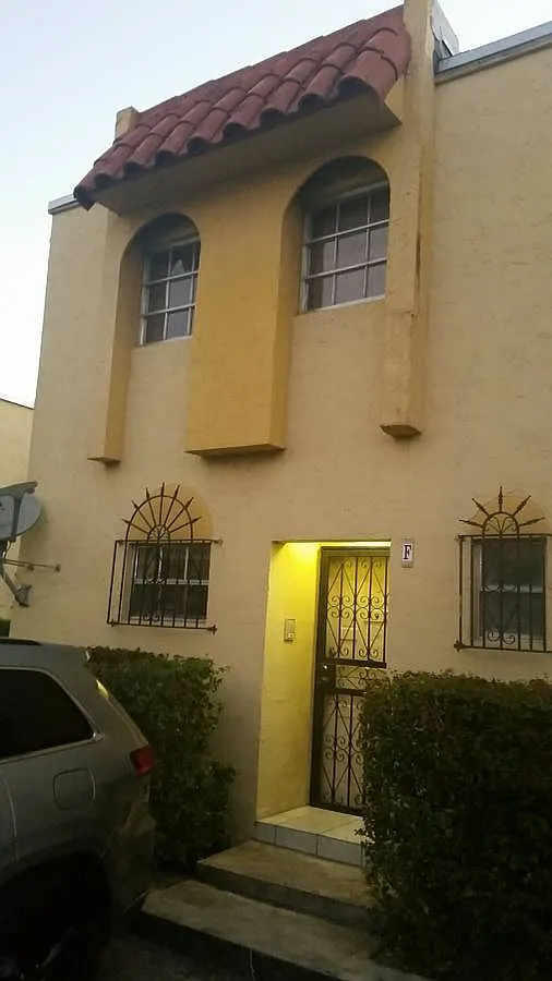 2 bed, 2.5 bath, 1260 sqft, $2,470 — Photo 2