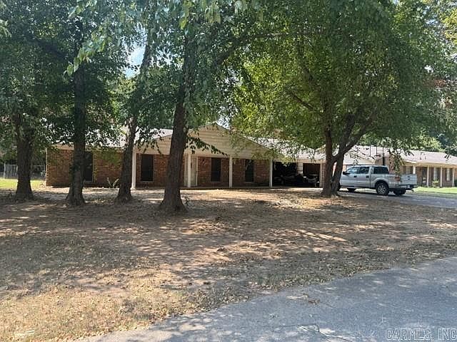 1st image of 105 Winfield Ln