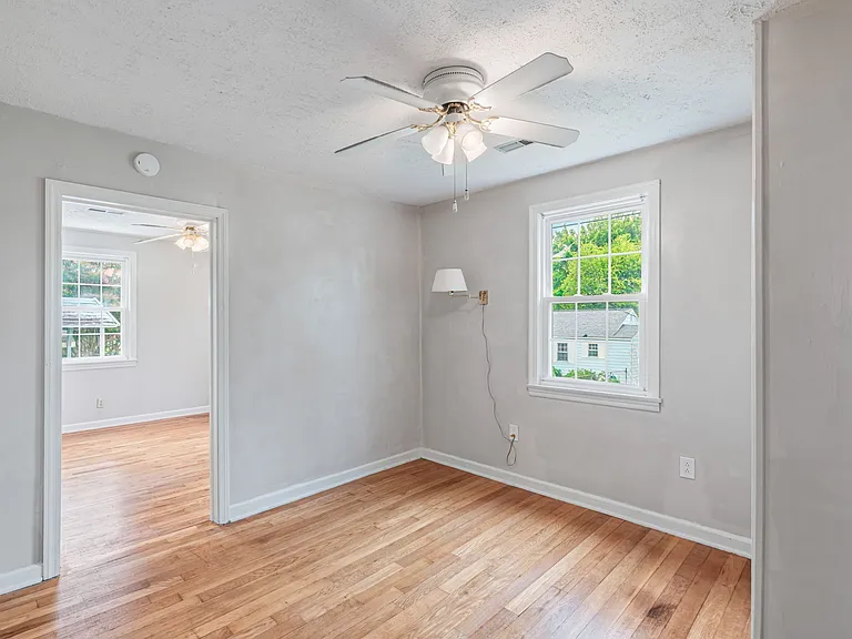 1315 E Red Bud Rd — Photo 16