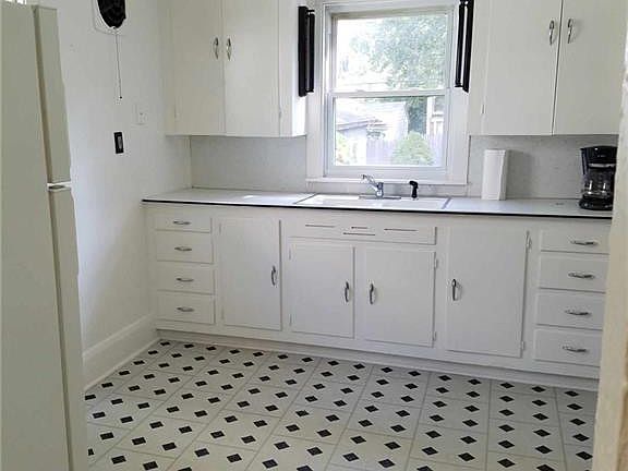 5th image of 1831 Berdan Ave