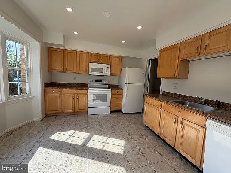 2998 Covington St — Photo 3