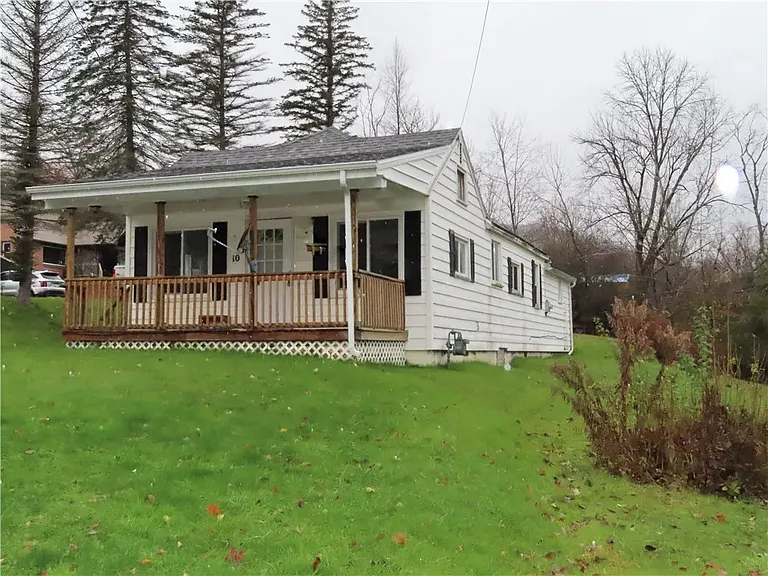 10 Boss Ave — Photo 1