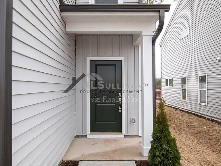 1010 Crater Lake Way — Photo 4