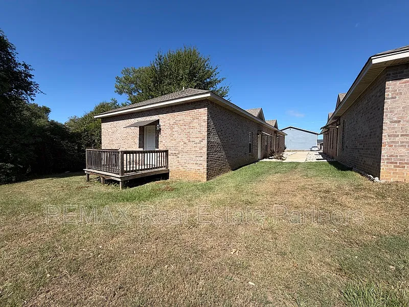2 bed, 1.5 bath, $1,100 — Photo 2