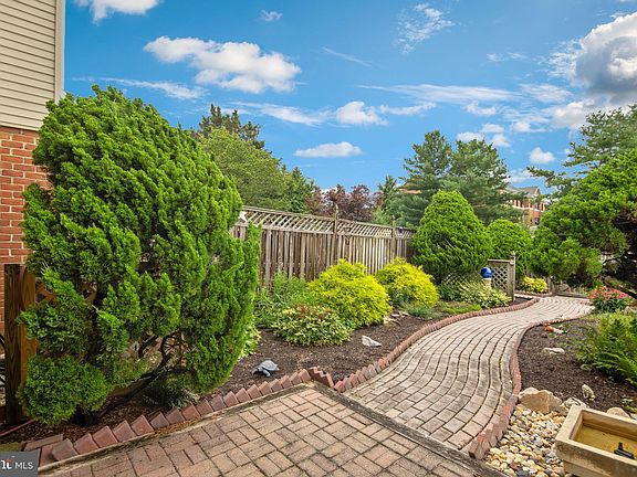 3rd image of 20 Casey Ct