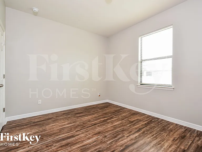 1814 SW 22nd St — Photo 13