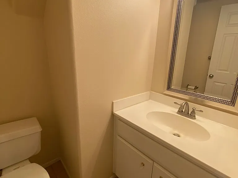 1916 Sienna Ln — Photo 8