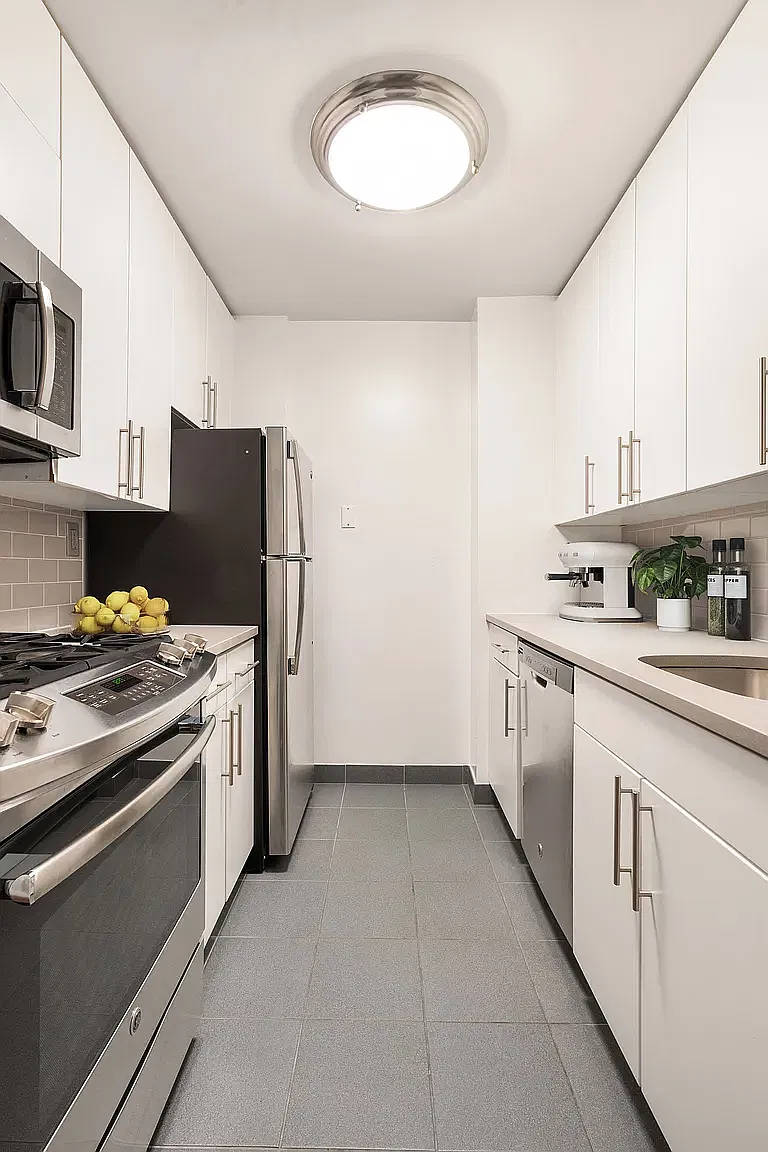 260 West 52nd Street — Photo 2