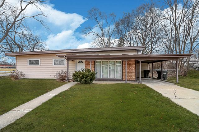 1st image of 204 Shabbona Dr