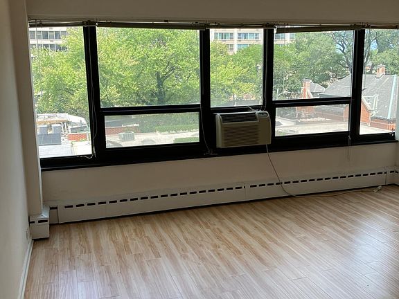 3rd image of 335 W Wellington Ave #3B