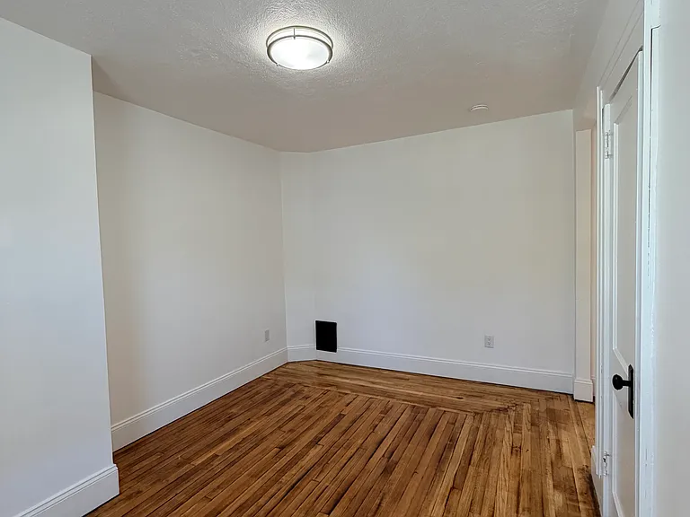 49 Henry St #3 — Photo 12
