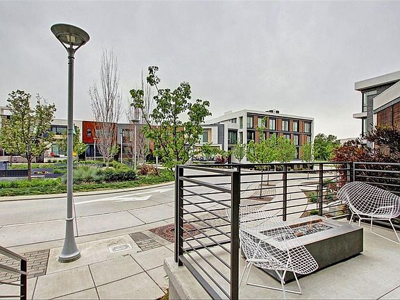 5th image of 476 Garden St