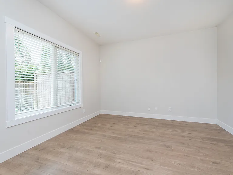 8491 Piper Cres #6 — Photo 5