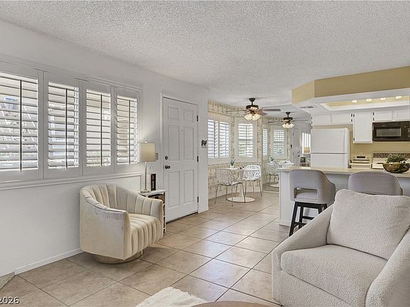 3rd image of 1108 N Cimarron Rd Unit 101