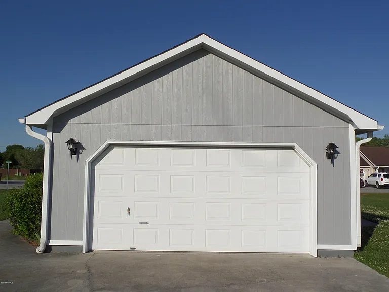 401 Sumrell Way — Photo 23
