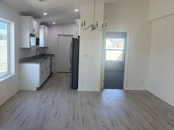 513 Veranda Rd NW, Albuquerque, NM 87107