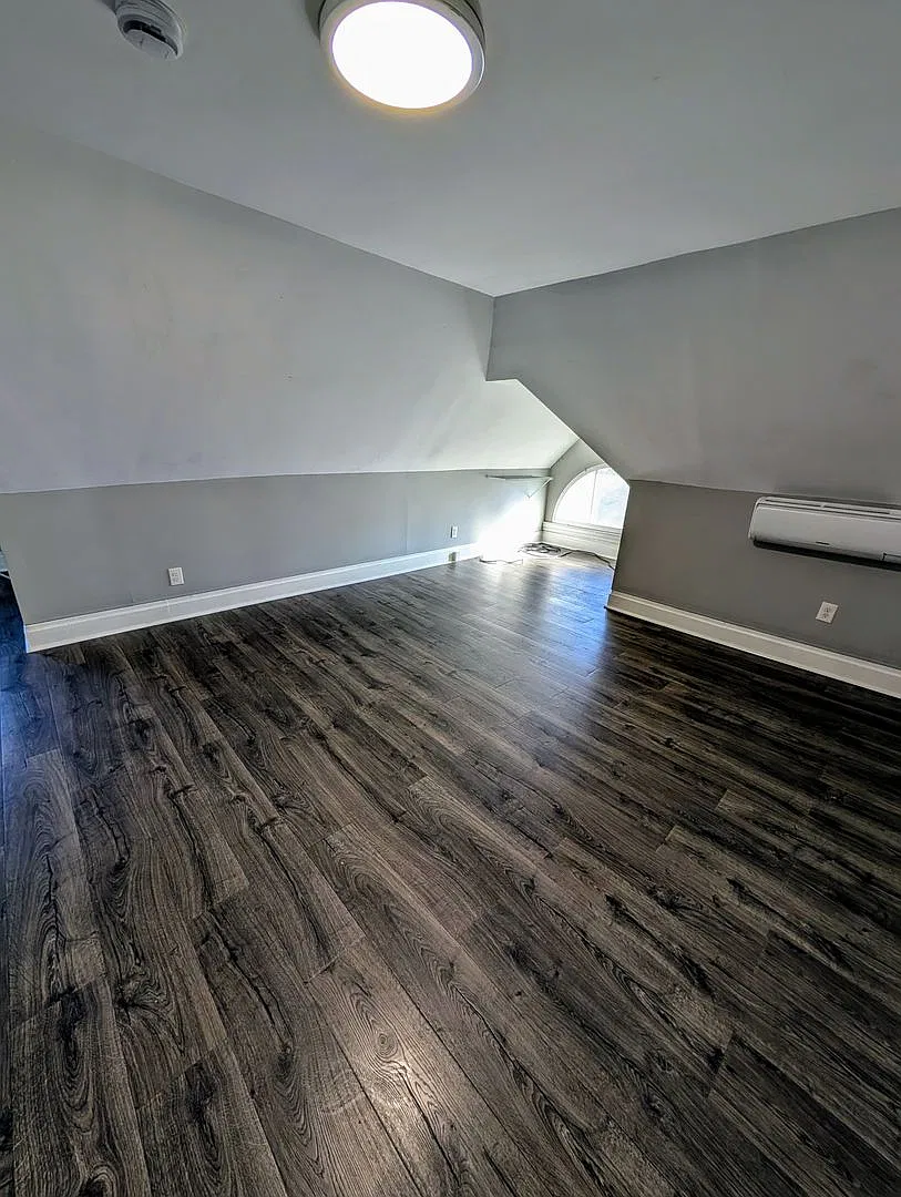 520 Brownsville Rd — Photo 2