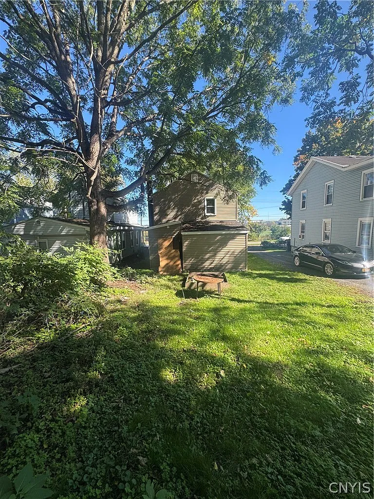 4 bed, 1.5 bath, 1644 sqft, $2,300 — Photo 3
