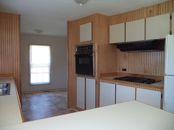 2nd image of 2364 Douglas Dr