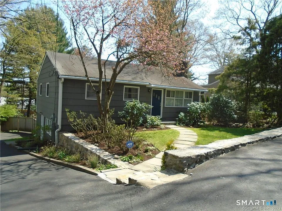 19 Hickory Dr