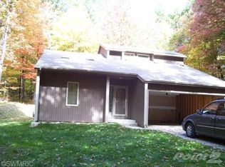 12717 White Swan Dr NE, Greenville, MI 48838