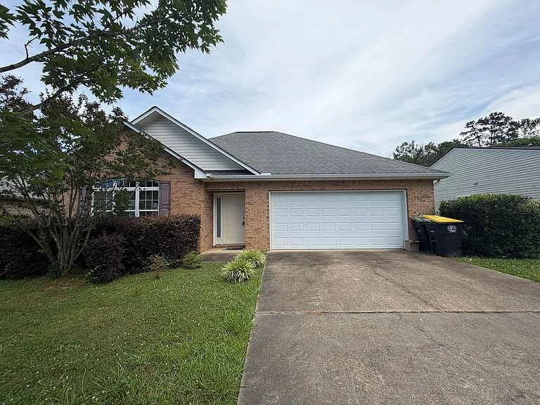 10 Southfork Dr SW — Photo 1