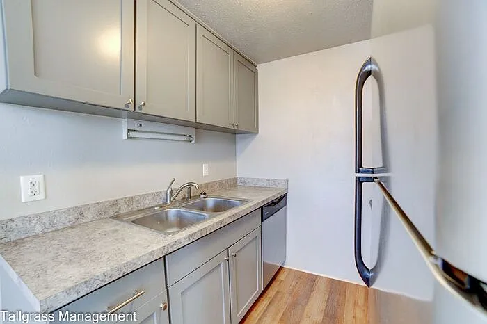 2528 E 6th St #2 — Photo 2