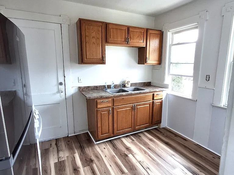 205 205/207 E 3rd St #205 — Photo 4