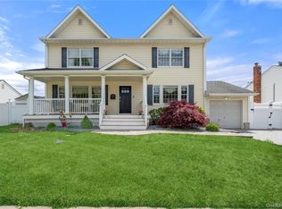 47 Syosset Circle, Syosset, NY 11791