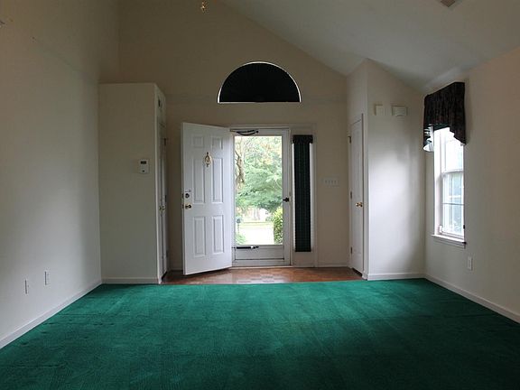 3rd image of 406 McKenna Ct
